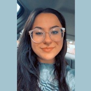 Meet your Posher, Chloe